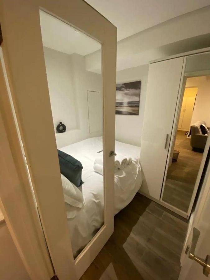 Kensington Garden Square Apartment *
